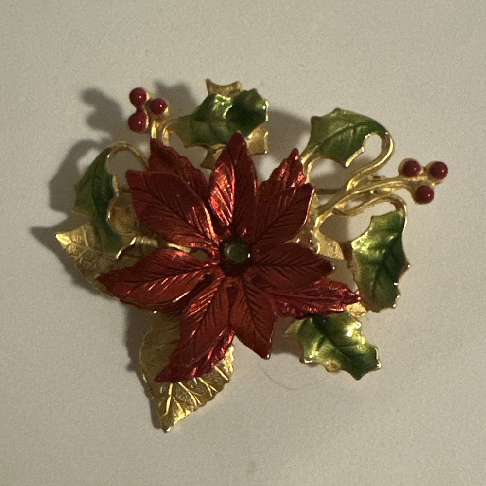 KC Gold Tone Poinsettia Flower Brooch w/ Gold & Green Leaves & Berries Vintage